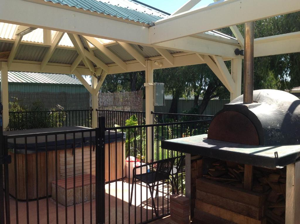 Busselton Guest House Екстериор снимка
